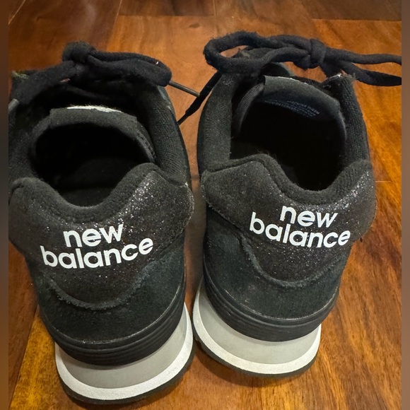 Excellent condition New Balance 574 sneaker, size 6 women’s. - Picture 4 of 5